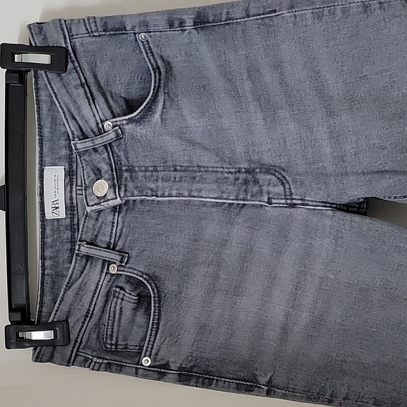 Zara Gray High Rise, Split Hem Distressed Size 6 Jeans, Gently Used Condition - Picture 12 of 15